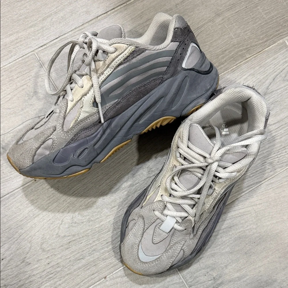 Adidas Yeezy Boost 700 V2 Tephra Men’s Sneakers Size 5.5